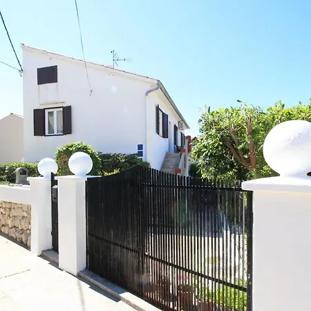 Charmante In Mit Eigener Terrasse By Interhome Baška