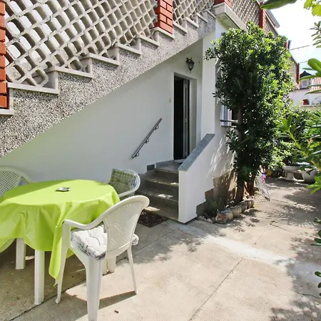 Apartman Charmante In Mit Eigener Terrasse By Interhome *