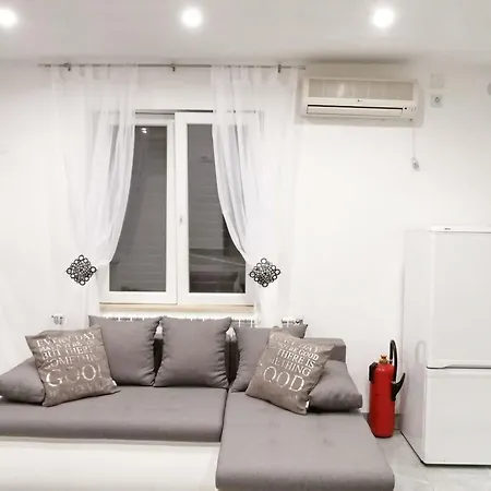 Apartment Charmante In Mit Eigener Terrasse By Interhome Baska (Krk)