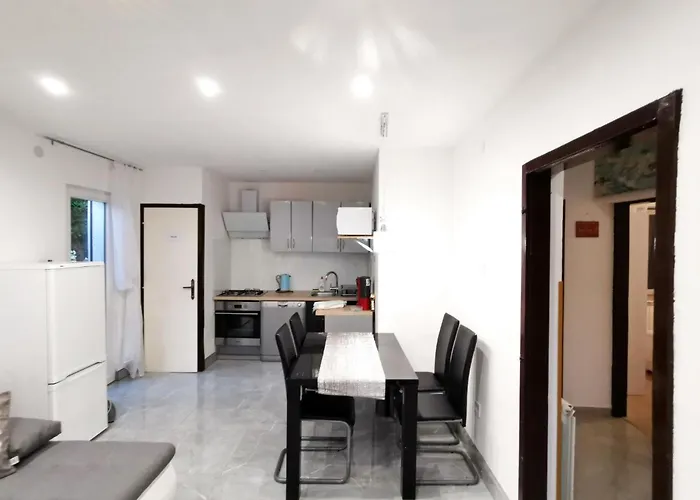 Charmante In Mit Eigener Terrasse By Interhome * Baška