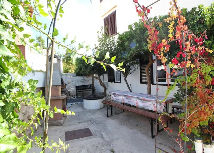 Charmante In Mit Eigener Terrasse By Interhome Apartman Baška