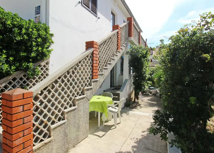 Charmante In Mit Eigener Terrasse By Interhome Apartman Baška