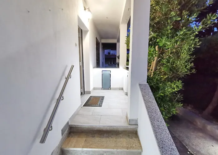 Apartman Charmante In Mit Eigener Terrasse By Interhome *