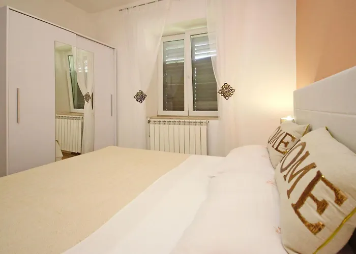 Apartman Charmante In Mit Eigener Terrasse By Interhome