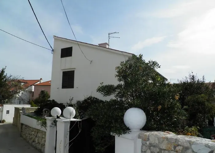 Apartman Charmante In Mit Eigener Terrasse By Interhome *