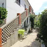 Charmante In Mit Eigener Terrasse By Interhome Lejlighed Baška